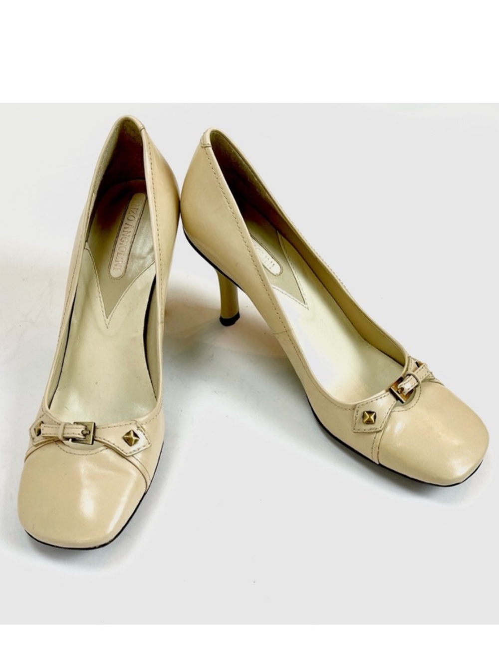 ENZO ANGIOLINI CREAM BUCKLE ACCENT HEELS